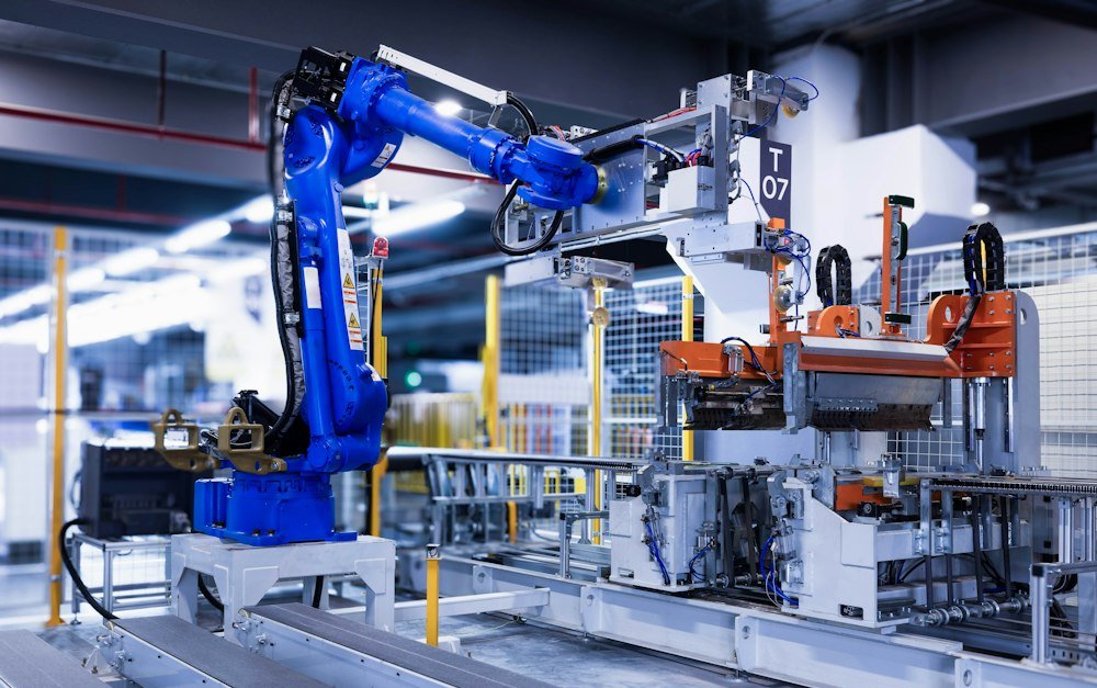 Bras robotisé dans une usine